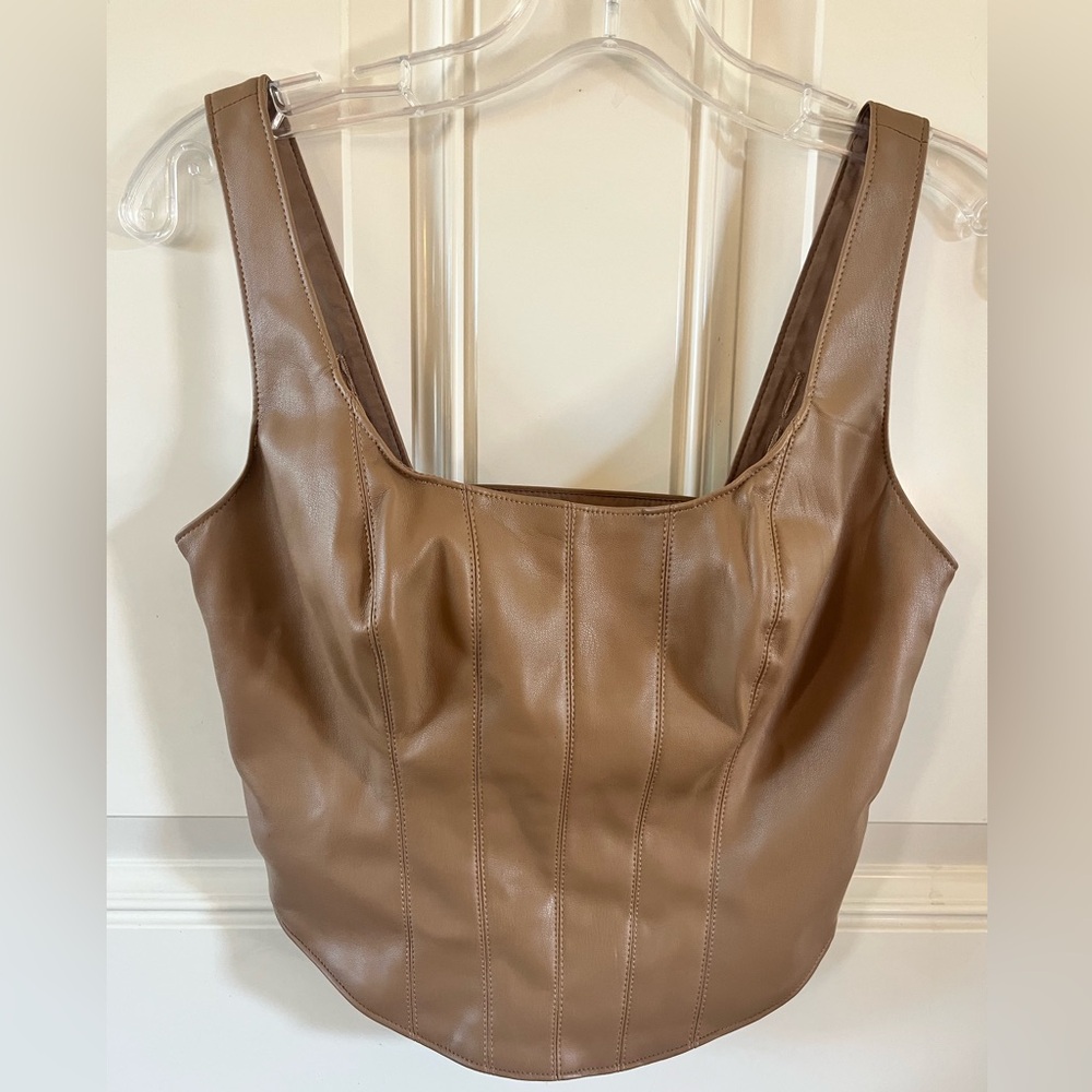 😎 NWT Abercrombie Vegan leather corset top